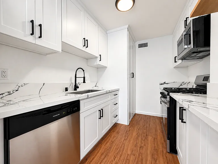 Moorpark Lofts — Photo 7