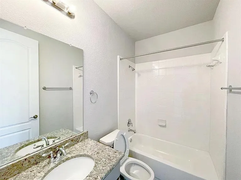 440 Round Lake Dr — Photo 5