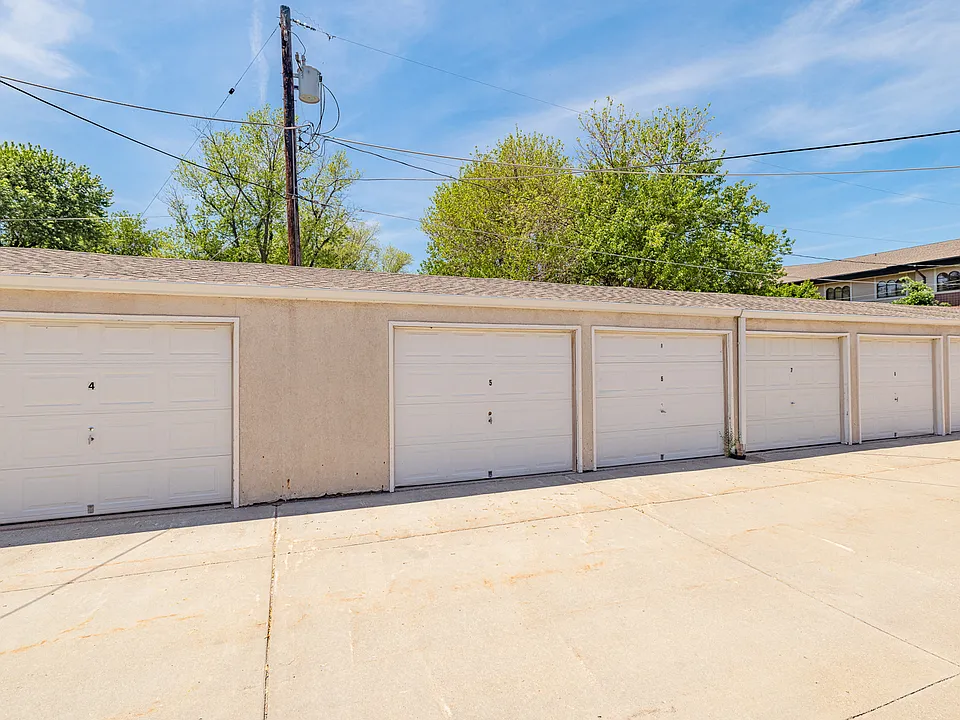 Beverly Hills Garages