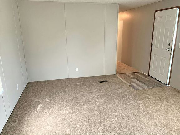 3rd image of 823 Audrey Ave