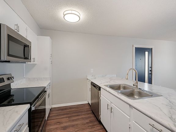 4th image of 404 E Park Ave #11