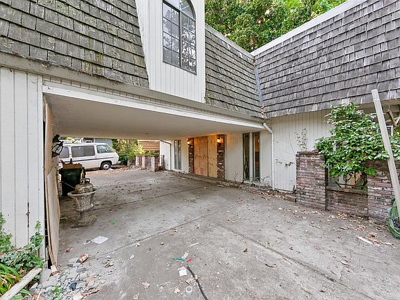 2nd image of 2225 Claremont Rd