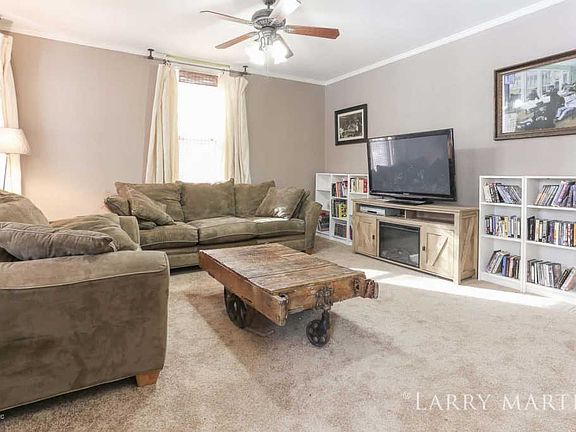 4th image of 121 Park Dr