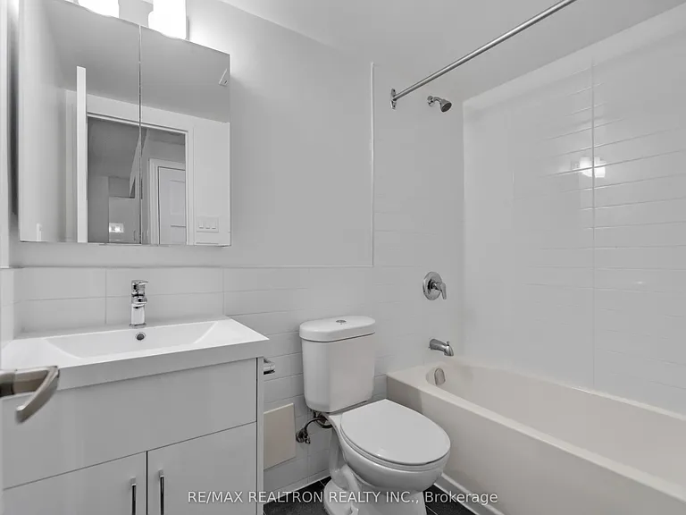 33 Isabella St #511 — Photo 19