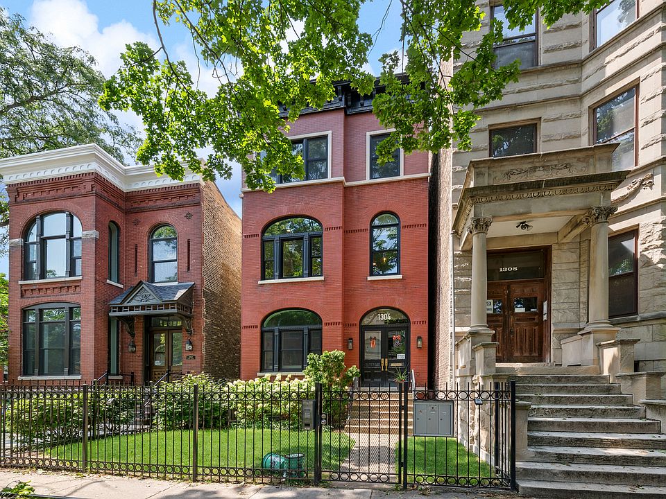 1st image of 1304 N Hoyne Ave Unit 2