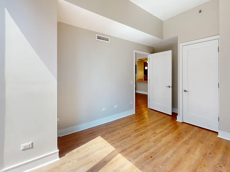 237 E 34th St #501 — Photo 10