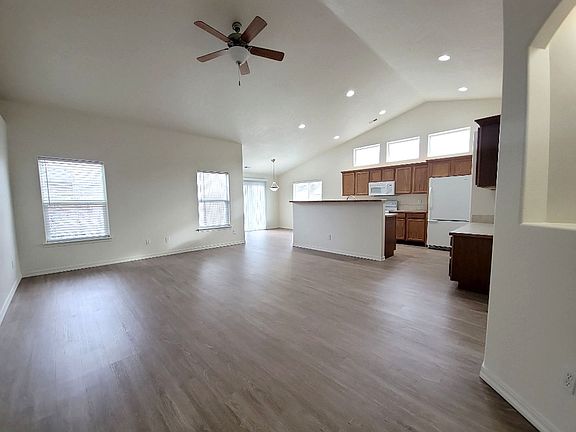 3rd image of 3102 S Highlands Blvd