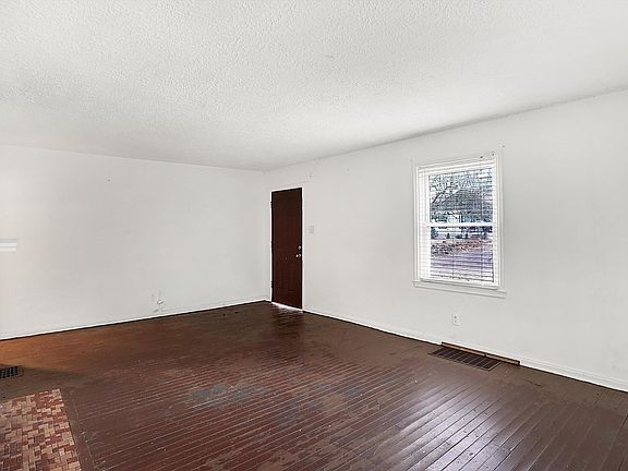3rd image of 3636 N Lasalle St