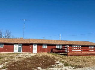 1706 253rd St, Hiawatha, KS 66434