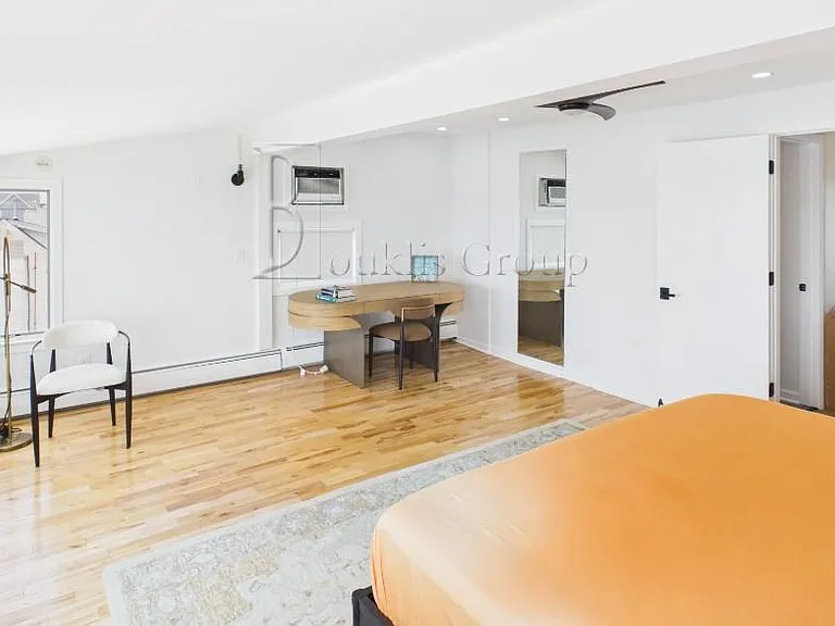 4 Cambridge Ct #1 — Photo 16