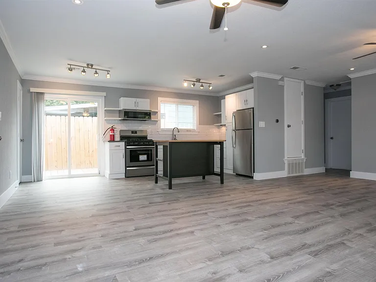 1103 Booker Ave #B — Photo 28