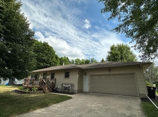 845 20th St, Windom, MN 56101