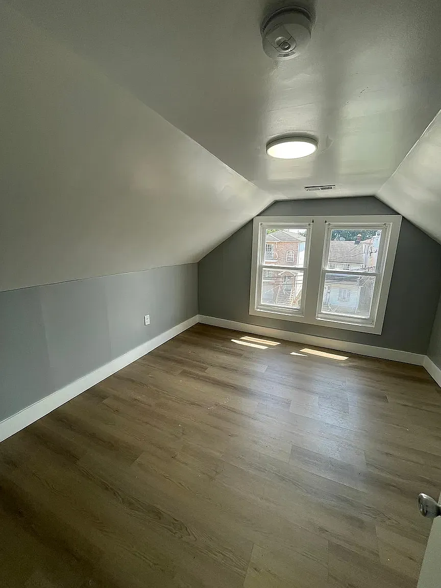 3 bed, 1000 sqft, $2,249 — Photo 3