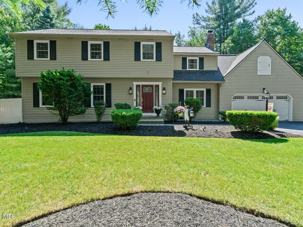 6 Greenfield Court, Clifton Park, NY 12065
