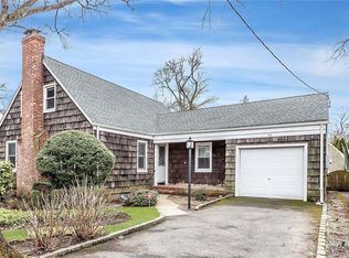 30 Sherwood Rd, Rockville Centre, NY 11570