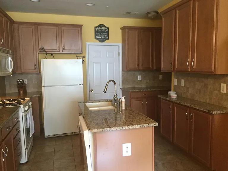 9504 Walker Way — Photo 4