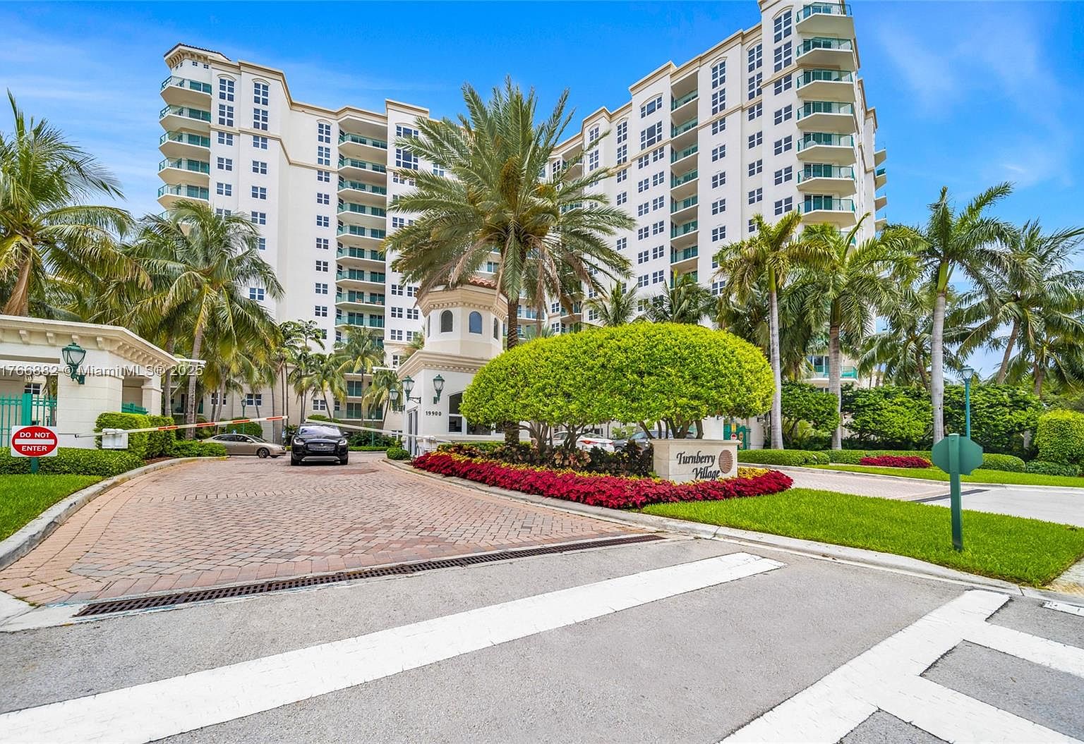 20000 Country Club Dr APT 911