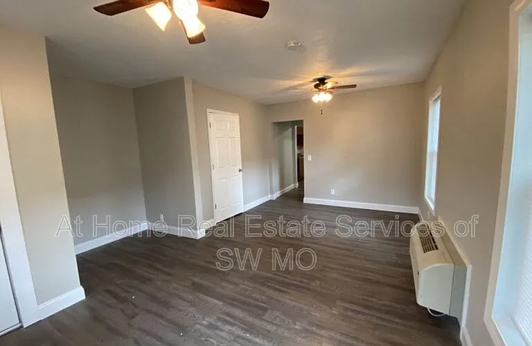 2000 W College St #2-2000 — Photo 5