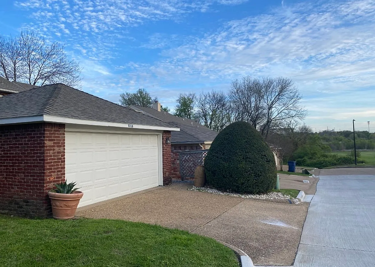 3 bed, 2.5 bath, 1712 sqft, $4,290 — Photo 3