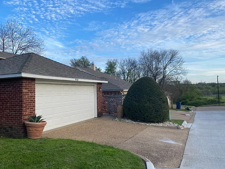 6118 Cypress Point Dr — Photo 3
