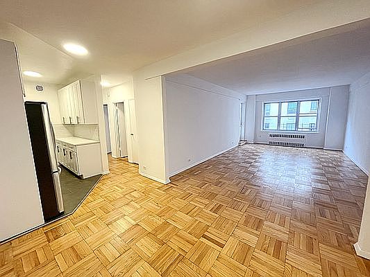 3rd image of 110 E End Ave Office 5