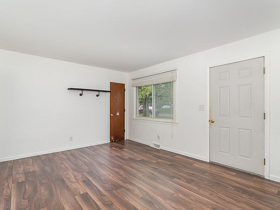 3rd image of 4414 Mayflower Dr