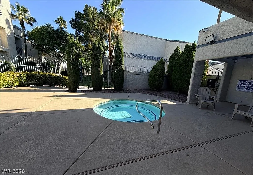 2 bed, 2.0 bath, 1038 sqft, $1,650 — Photo 2