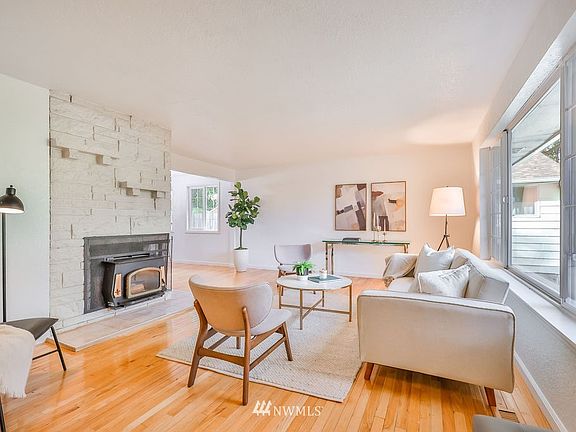 5th image of 13041 31st Ave NE