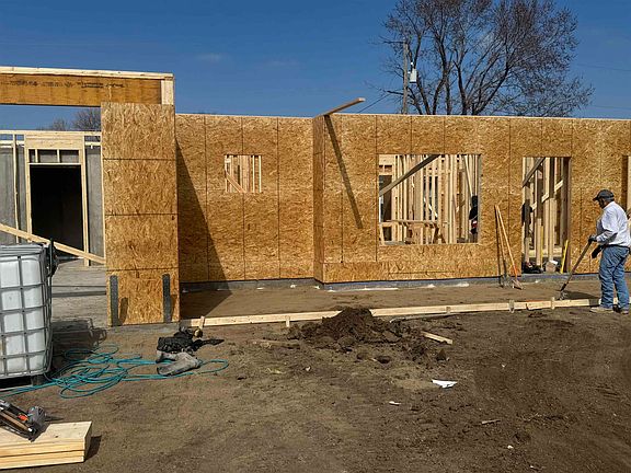 3rd image of 434 Saturn Ave