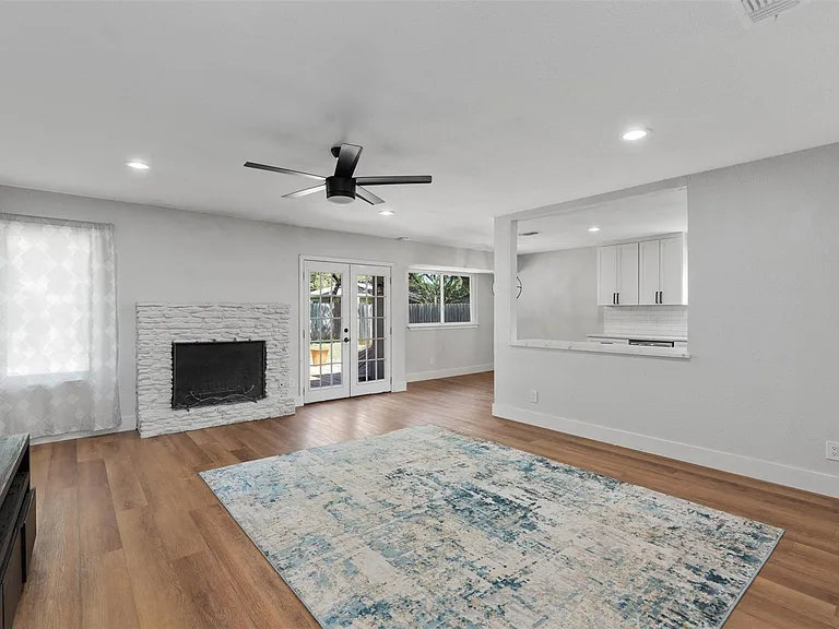 7806 Woodcroft Dr — Photo 4