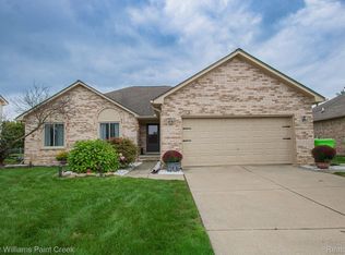 15718 Mulberry Dr, Macomb, MI 48042
