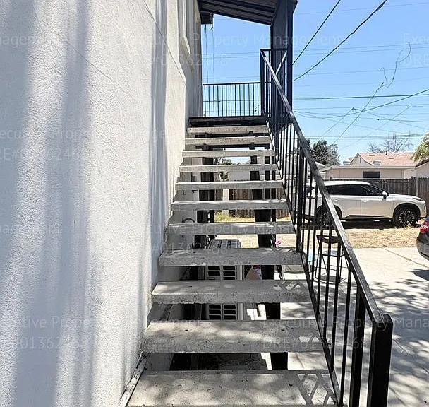 303 El Tejon Ave #B — Photo 5