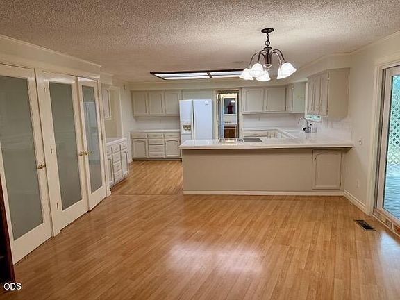 3rd image of 108 NW Sunhill Dr