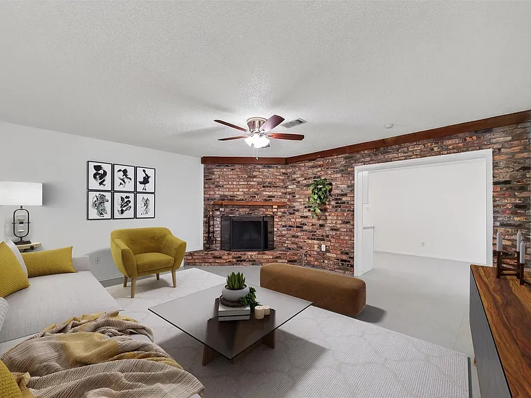 15022 Chipman Ln — Photo 11