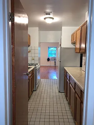 Rented by Chartwell Manhattan Realty | media 7