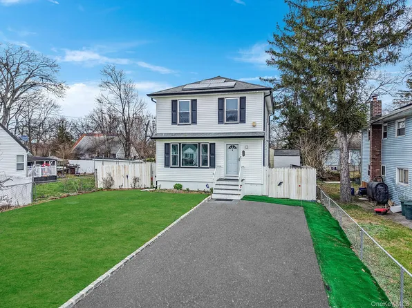 (undisclosed Address), Wyandanch, NY 11798