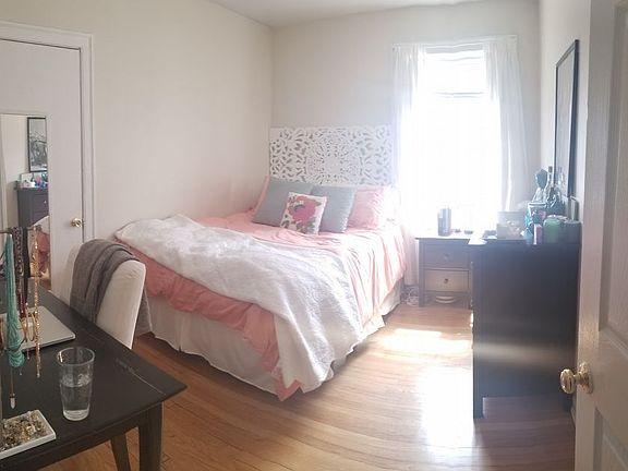 4th image of 935 W Oakdale Ave APT 2E