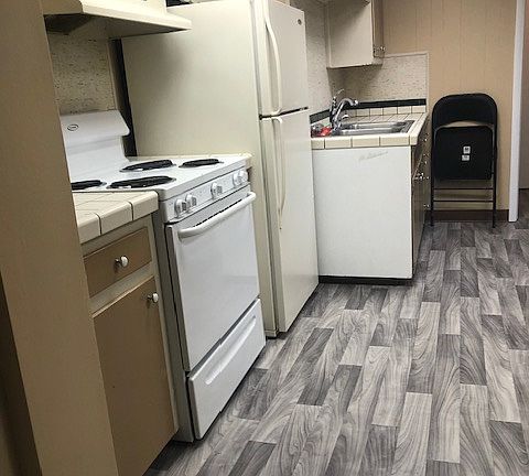 3rd image of 22 E Pennsylvania Ave APT 3