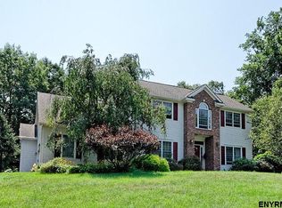 6 Huntswood Ln, East Greenbush, NY 12061