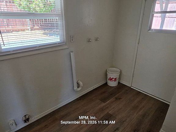 5th image of 3003 Vine St Residence 3005