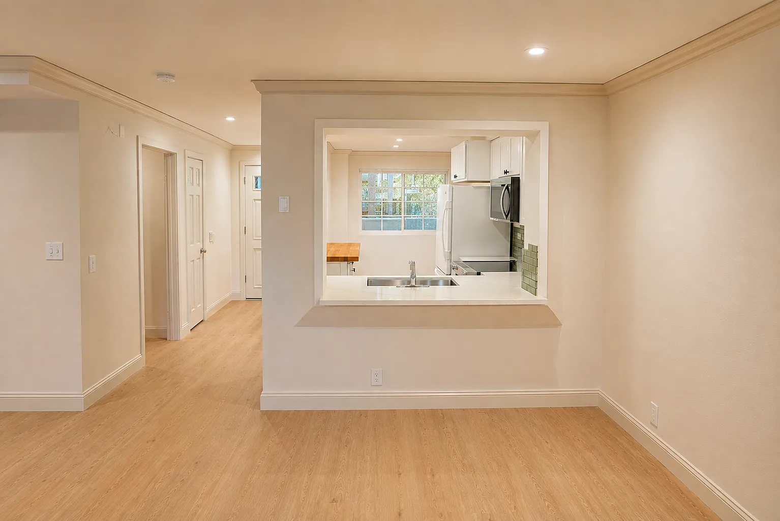 8860 Villa La Jolla Dr — Photo 1