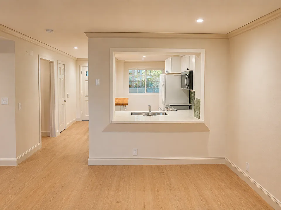 8860 Villa La Jolla Dr #110