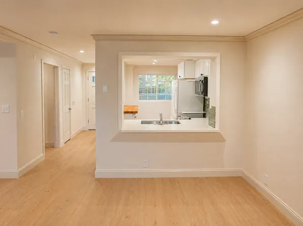 8860 Villa La Jolla Dr, La Jolla, CA
