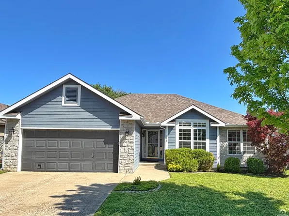 715 N Michigan Cir, Lawrence, KS 66044