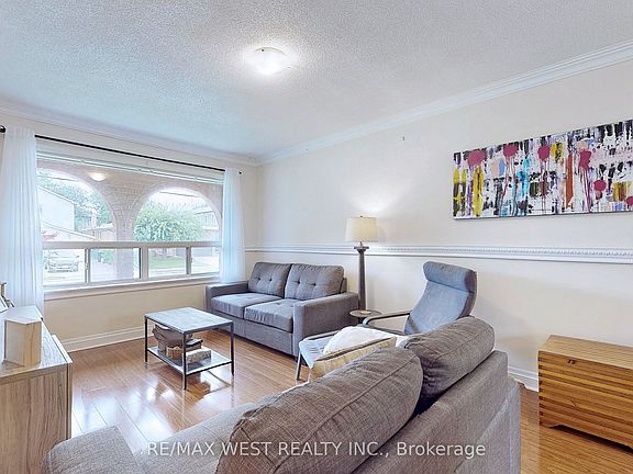 5th image of 139 Ranee Ave