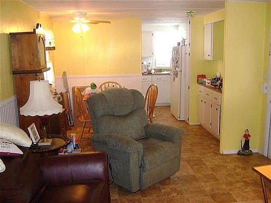 3rd image of 853 W Colonial Cir