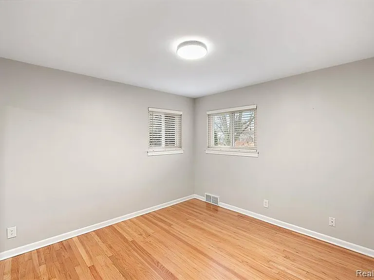 16996 Marguerite St — Photo 18