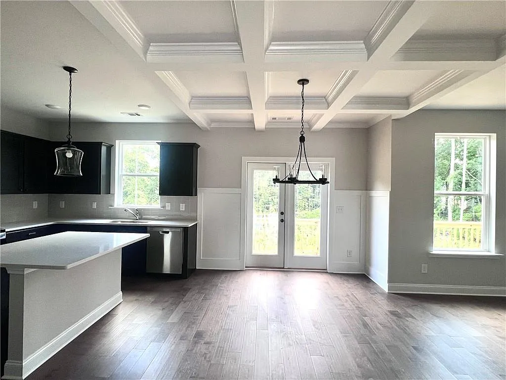 5 bed, 3.0 bath, 2502 sqft, $2,950 — Photo 4