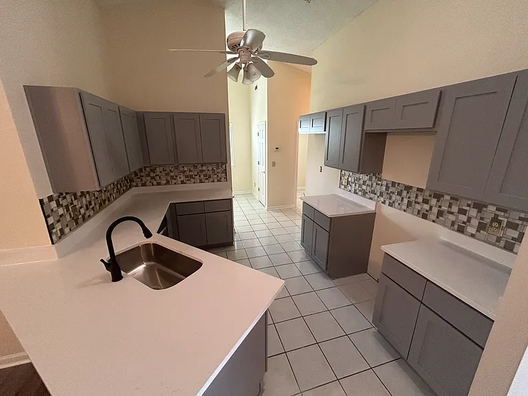 1201 Formby Ct — Photo 5