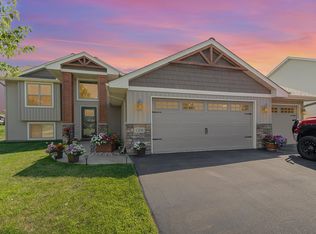 1208 W Edge Pl, New Richmond, WI 54017